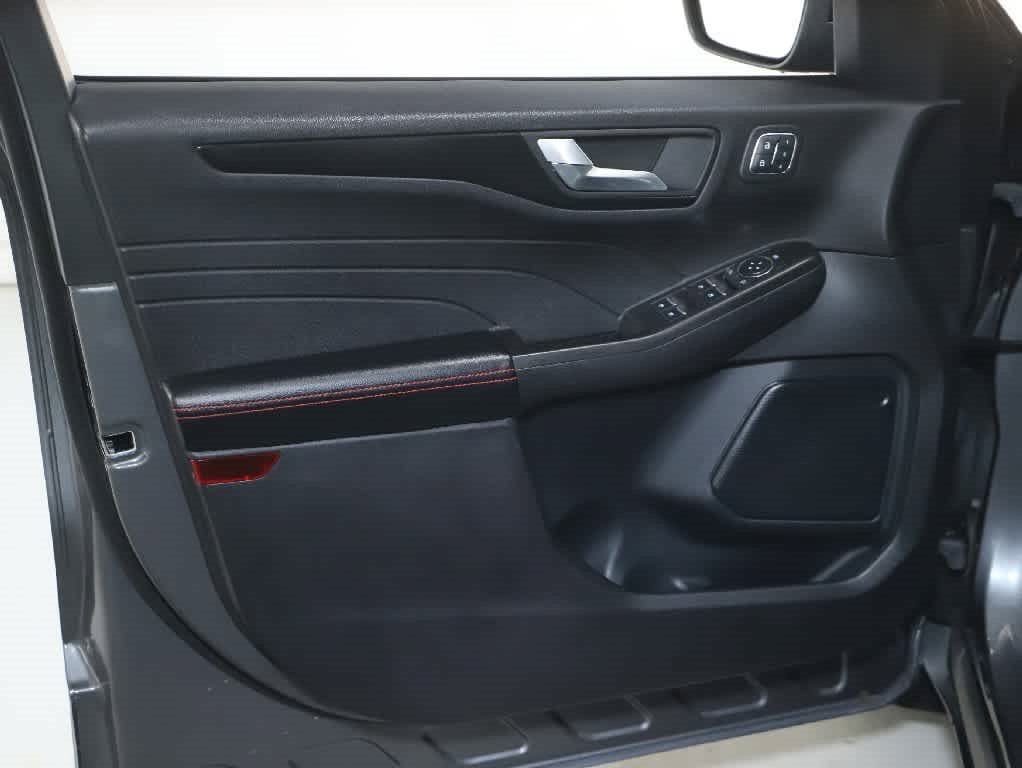 Used 2021 Ford Escape SEL w/ SEL Stealth AWD Package image 16