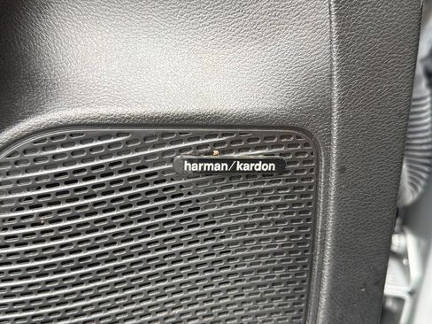 Used 2023 Chrysler Pacifica Pinnacle FWD image 22