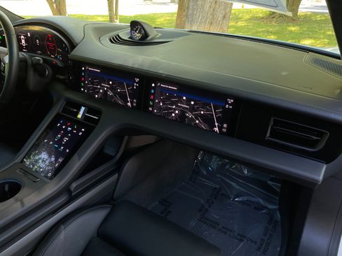 Used 2024 Porsche Taycan GTS w/ Premium Package (P6U) image 39