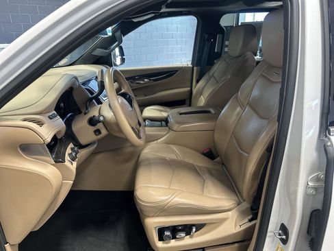 Used 2018 Cadillac Escalade Platinum AWD/4WD image 25