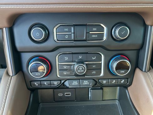 Used 2021 Chevrolet Tahoe High Country w/ Premium Package image 26