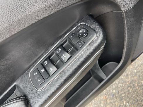 Used 2017 Chrysler 300 C image 36