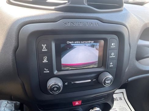 Used 2015 Jeep Renegade Latitude FWD image 12