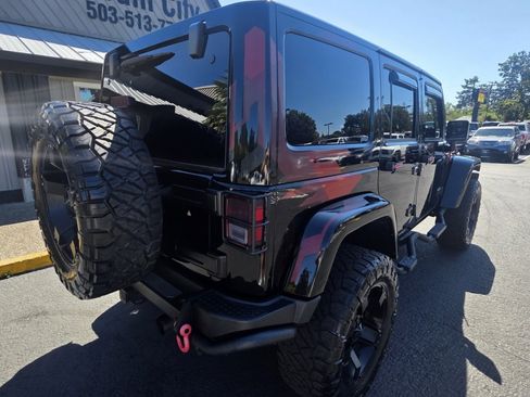 Used 2017 Jeep Wrangler Unlimited Sahara AWD/4WD image 3