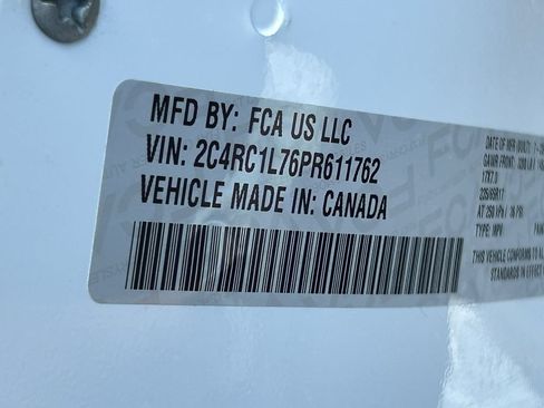 Used 2023 Chrysler Pacifica Touring-L FWD image 40