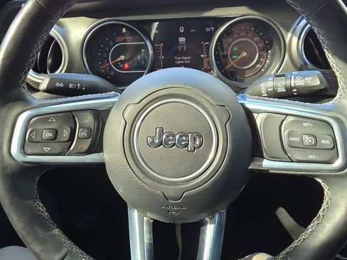 Used 2020 Jeep Wrangler Unlimited Sahara AWD/4WD image 27