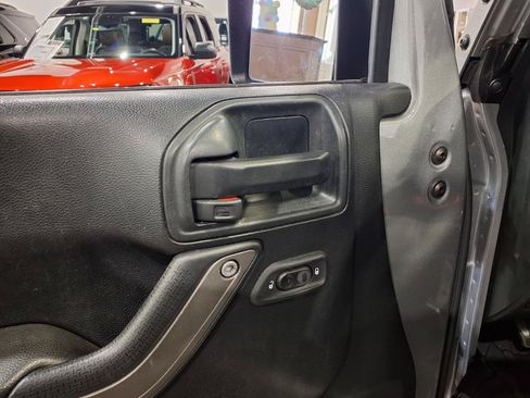Used 2017 Jeep Wrangler Unlimited Sport w/ Quick Order Package 24S AWD/4WD image 17