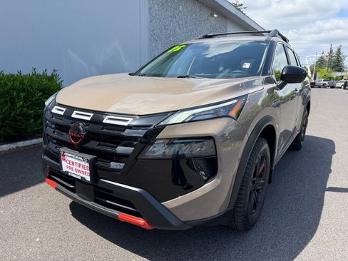 Used 2025 Nissan Rogue SV AWD/4WD image 4