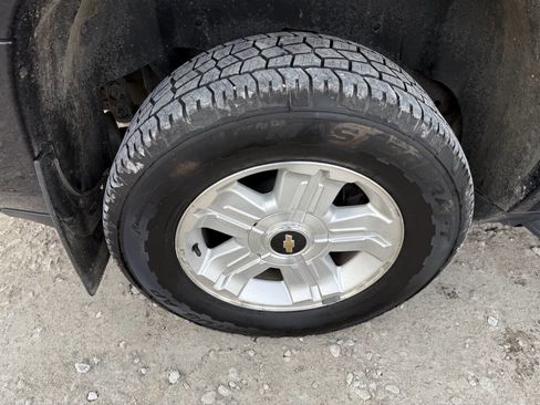 Used 2014 Chevrolet Suburban LT image 30