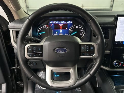 Used 2024 Ford Expedition XLT image 15