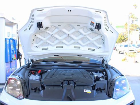 Used 2024 Porsche Cayenne S AWD/4WD image 43