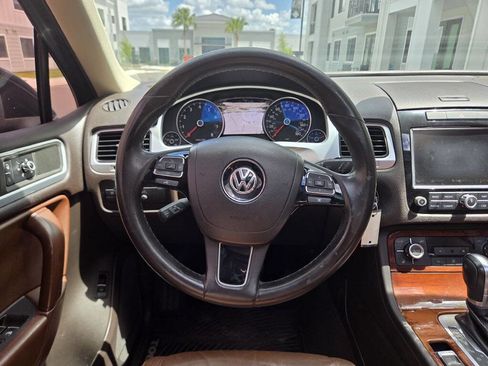 Used 2011 Volkswagen Touareg V6 image 25