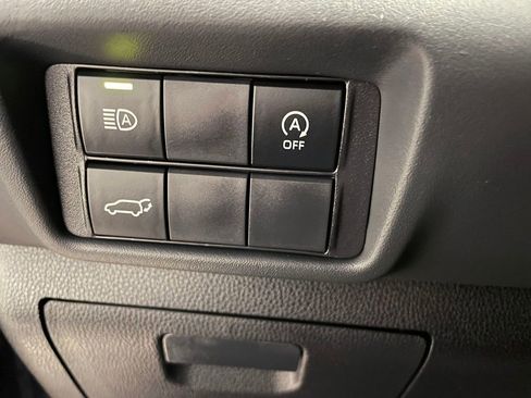 Used 2023 Toyota Highlander XLE image 32