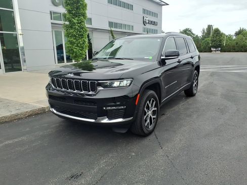 Used 2023 Jeep Grand Cherokee L Limited AWD/4WD image 2