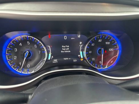 Used 2023 Chrysler Pacifica Touring-L FWD image 24