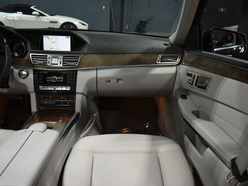 Used 2014 Mercedes-Benz E 350 Sedan image 17