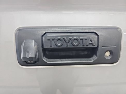 Used 2014 Toyota Tundra SR5 w/ SR5 Upgrade Package RWD image 16