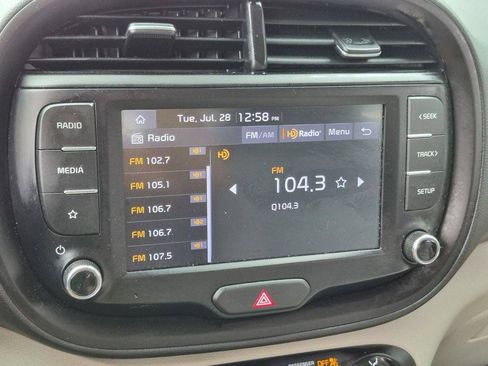 Certified 2022 Kia Soul LX w/ Technology Package FWD image 17