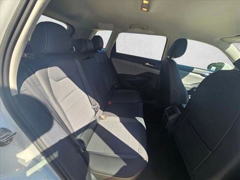 Used 2024 Volkswagen Taos SE image 15