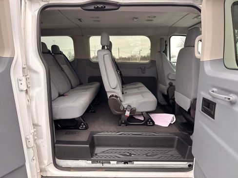 Used 2015 Ford Transit 150 XLT image 3