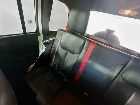 Used 2018 Jeep Wrangler Unlimited Rubicon image 12