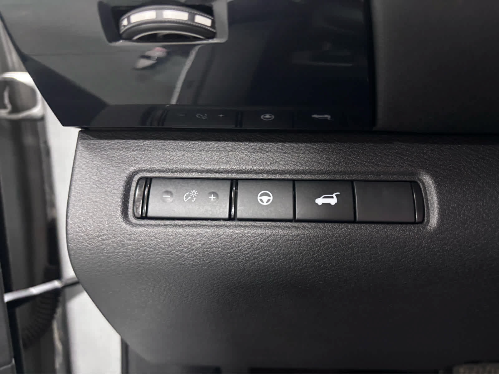 Used 2025 Nissan Pathfinder SV AWD/4WD image 25