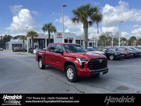 Used 2022 Toyota Tundra SR5 w/ SR5 Convenience Package image 1