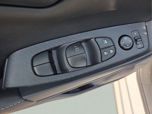 Used 2025 Nissan Sentra S image 14