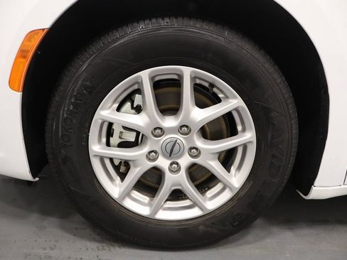 Used 2025 Chrysler Pacifica Select FWD image 25