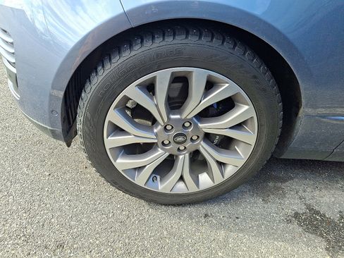 Used 2020 Land Rover Range Rover HSE image 4