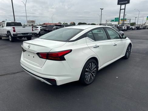 Used 2025 Nissan Altima 2.5 SV FWD image 3
