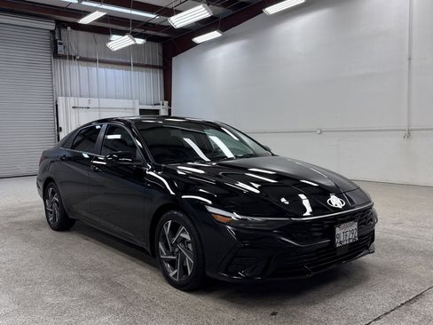 Used 2024 Hyundai Elantra SEL w/ Convenience Package image 25