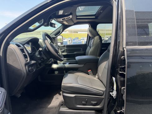 New 2026 RAM 3500 Laramie AWD/4WD image 32