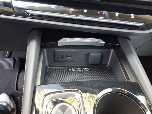 Used 2025 Buick Envision Preferred image 17