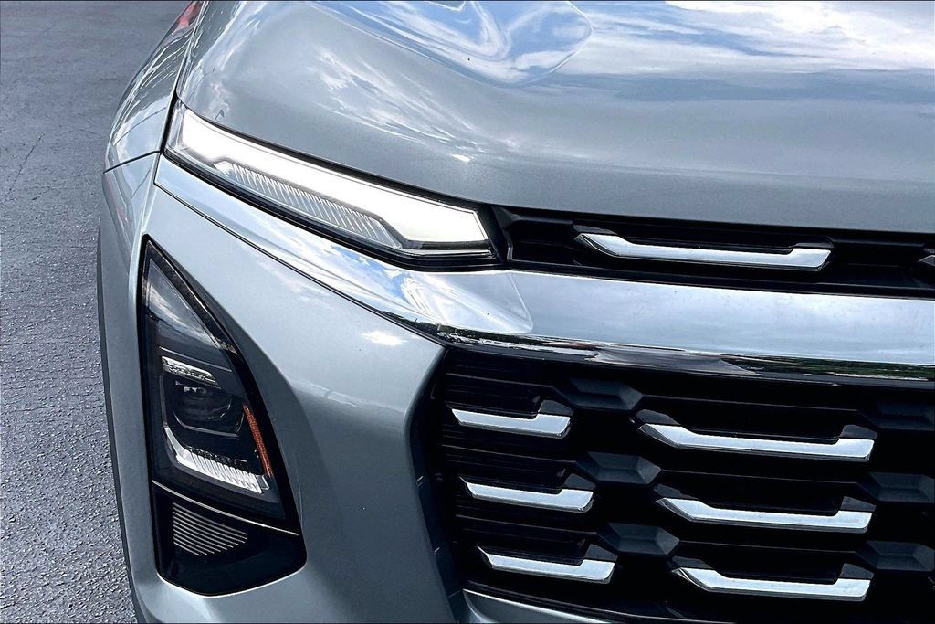 Used 2025 Chevrolet Equinox LT AWD/4WD image 28