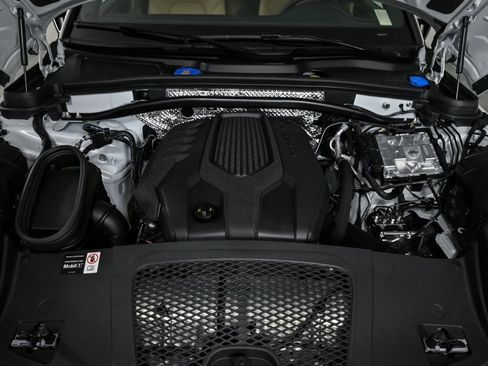 New 2025 Porsche Macan image 34