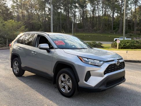 Used 2025 Toyota RAV4 XLE w/ Convenience Package image 4