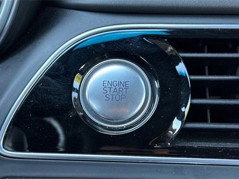 Used 2023 Genesis G70 2.0T image 32