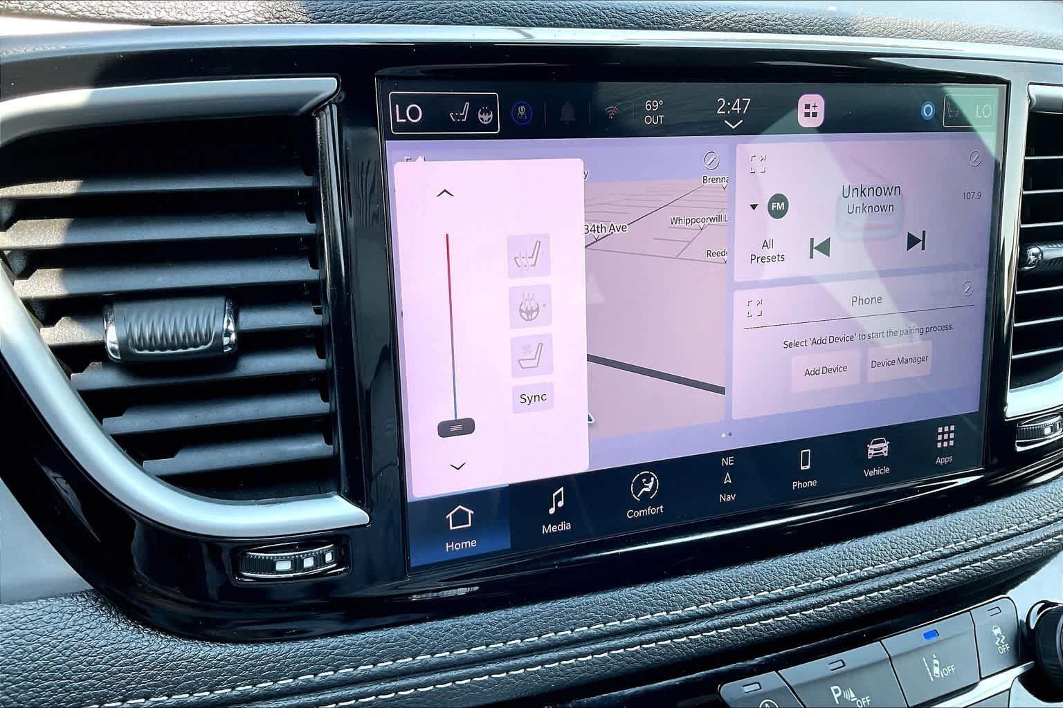 Used 2025 Chrysler Pacifica Limited FWD image 33