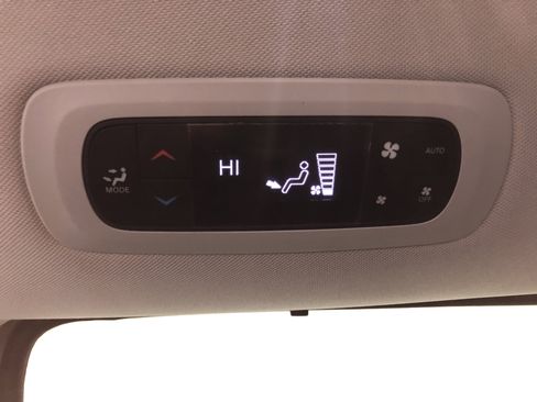 Certified 2024 Chrysler Pacifica Touring-L image 14