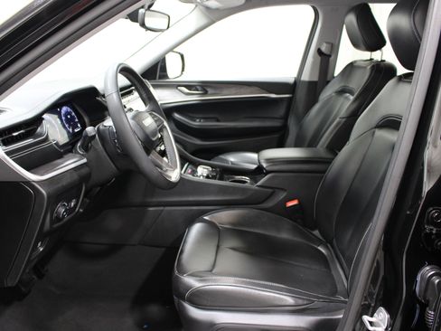 Used 2023 Jeep Grand Cherokee L Limited w/ Black Appearance Package AWD/4WD image 3