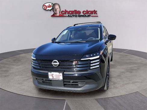 New 2026 Nissan Kicks SR image 1