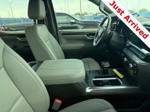 Used 2025 GMC Sierra 1500 SLT w/ SLT Convenience Package image 9