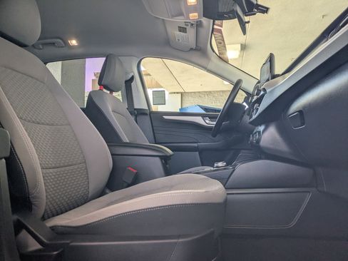 Used 2021 Ford Escape SE image 11