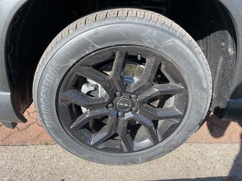 New 2025 Honda Pilot Touring image 4