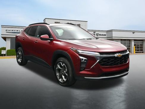 Used 2025 Chevrolet Trax LT w/ Driver Confidence Package FWD image 7