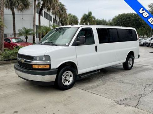 Used 2020 Chevrolet Express 3500 LT w/ LT Preferred Equipment Group RWD image 2