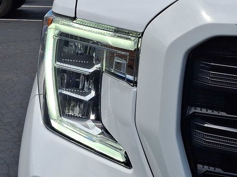 Used 2021 GMC Sierra 1500 Elevation w/ X31 Off-Road Package AWD/4WD image 9