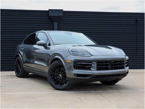 Certified 2025 Porsche Cayenne Coupe image 9