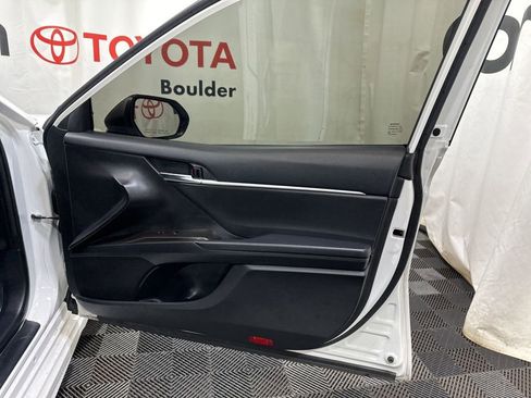 Used 2023 Toyota Camry SE image 10